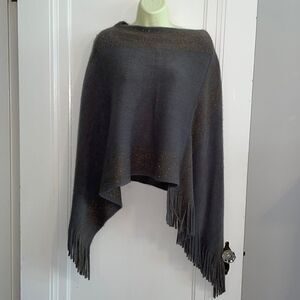 Nwot 2‎ Chic gray acrylic sweater with metallic gold thread